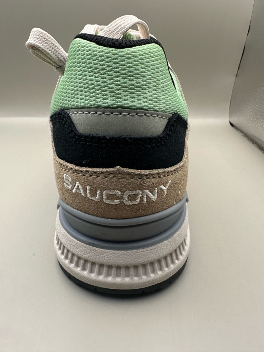 **NEW** Saucony “Courageous” Sz 9m Men's Mint Beige Black Retro Runner - Picture 7 of 10